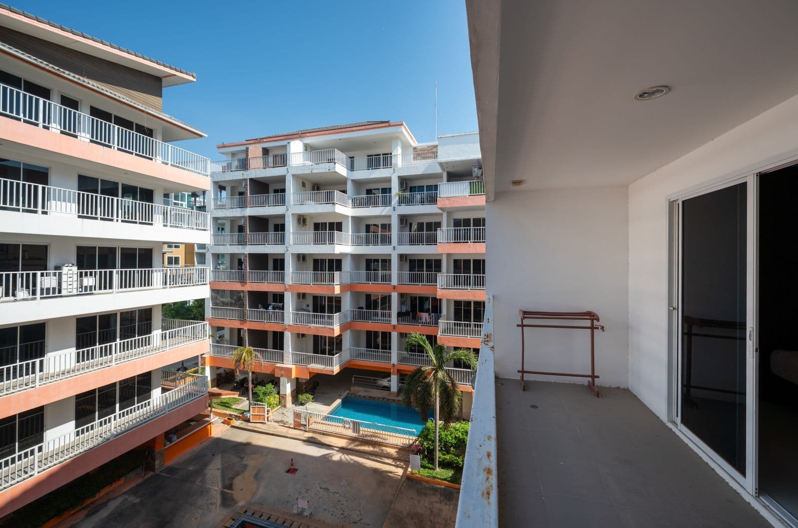 Condominium, 389 89Pratamnak Rd — 1